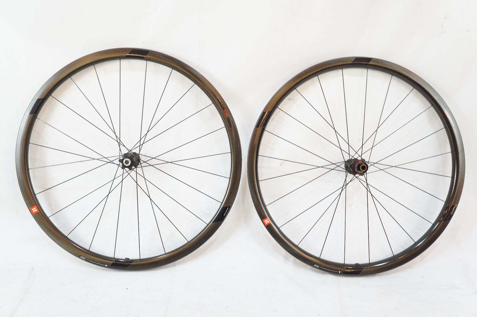 3T スリーティー DISCUS C35 TEAM STEALTH シマノ11速 ホイールセット バイチャリ浦和ベース