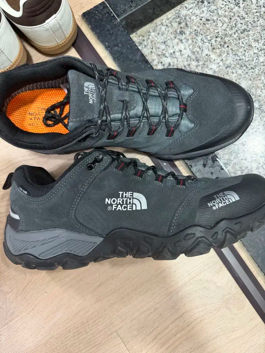 登山用品 登山靴 リュックサック ステッキ 靴下 ズボン