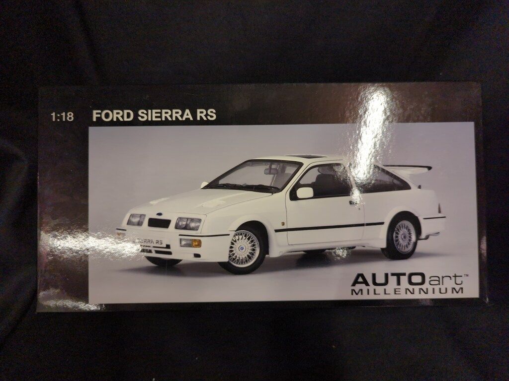 AUTOART 1 18 FORD SIERRA RS WHITE 72862
