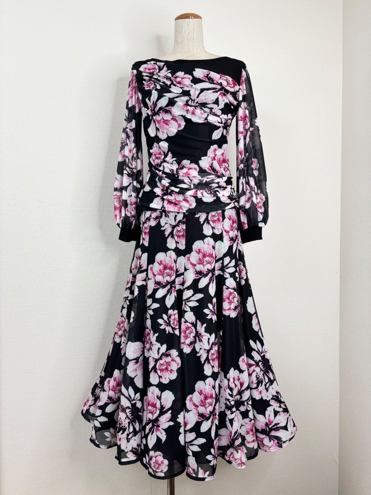 社交ダンス ブラック×ピンク系 パフスリーブ ソフトメッシュ セットアップドレス 衣装