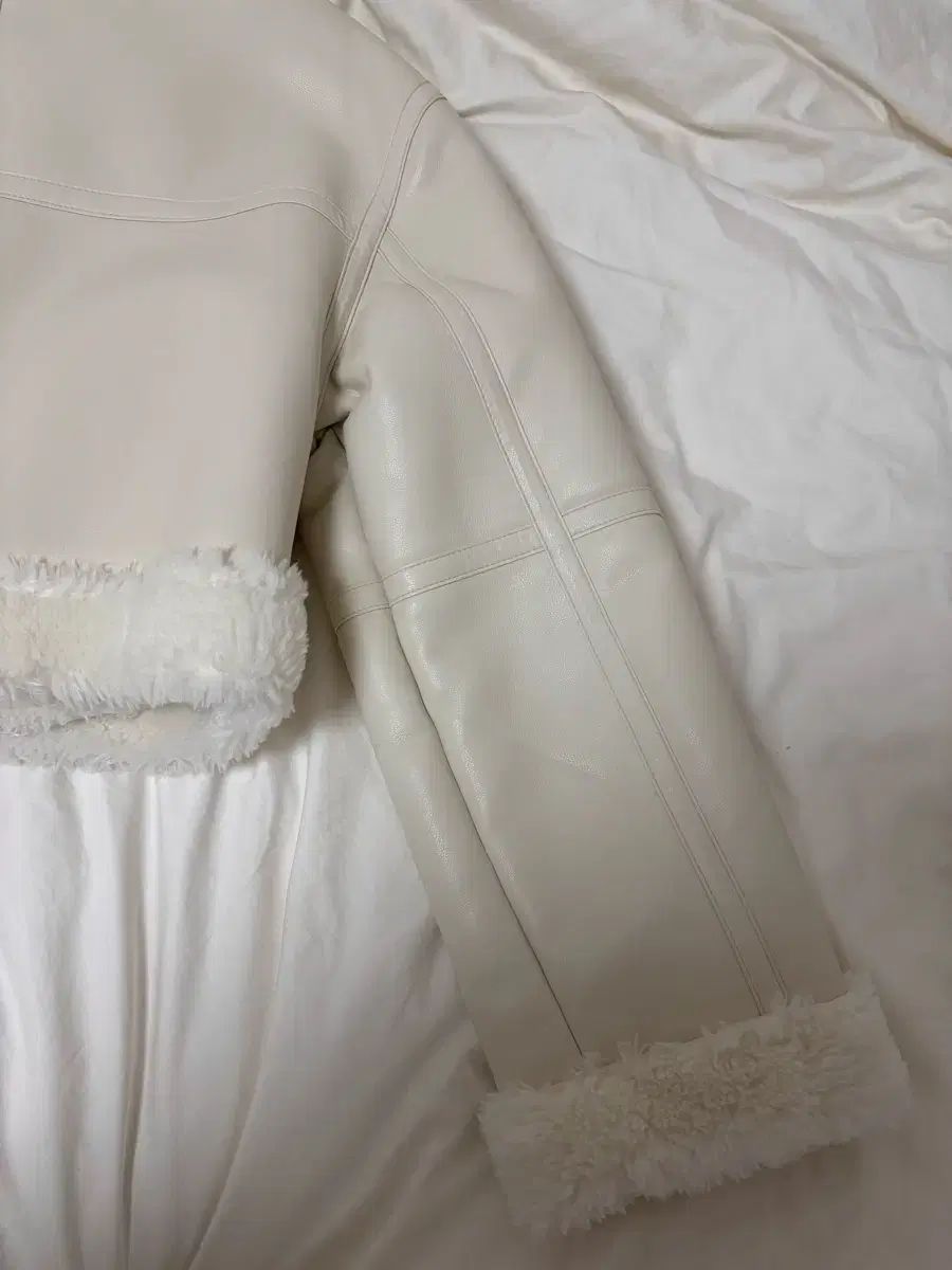 PAIN OR PLEASURE ペインオアプレジャー LUCY ルシ ルー ムートン クリーム 白 GULLKHAN_COM