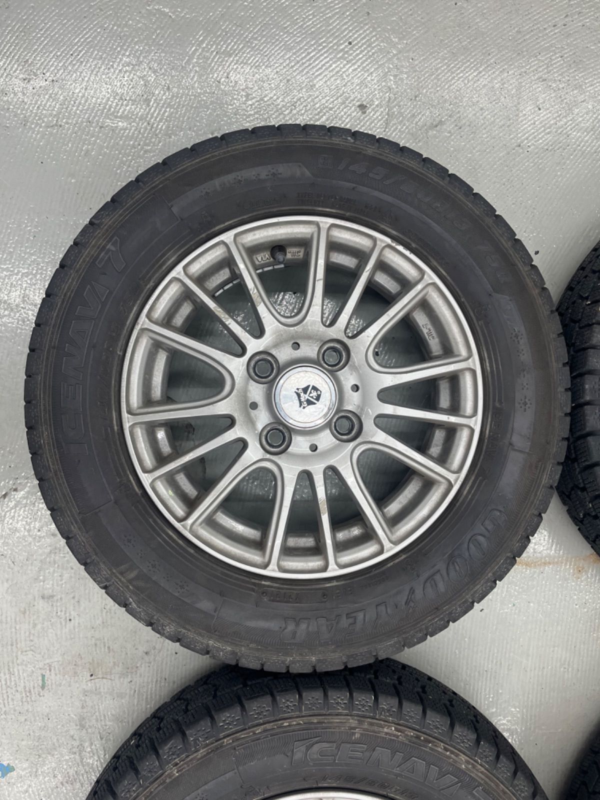 ホンダNBOXスタッドレスタイヤホイル付145 80 R 13 軽自動車全般