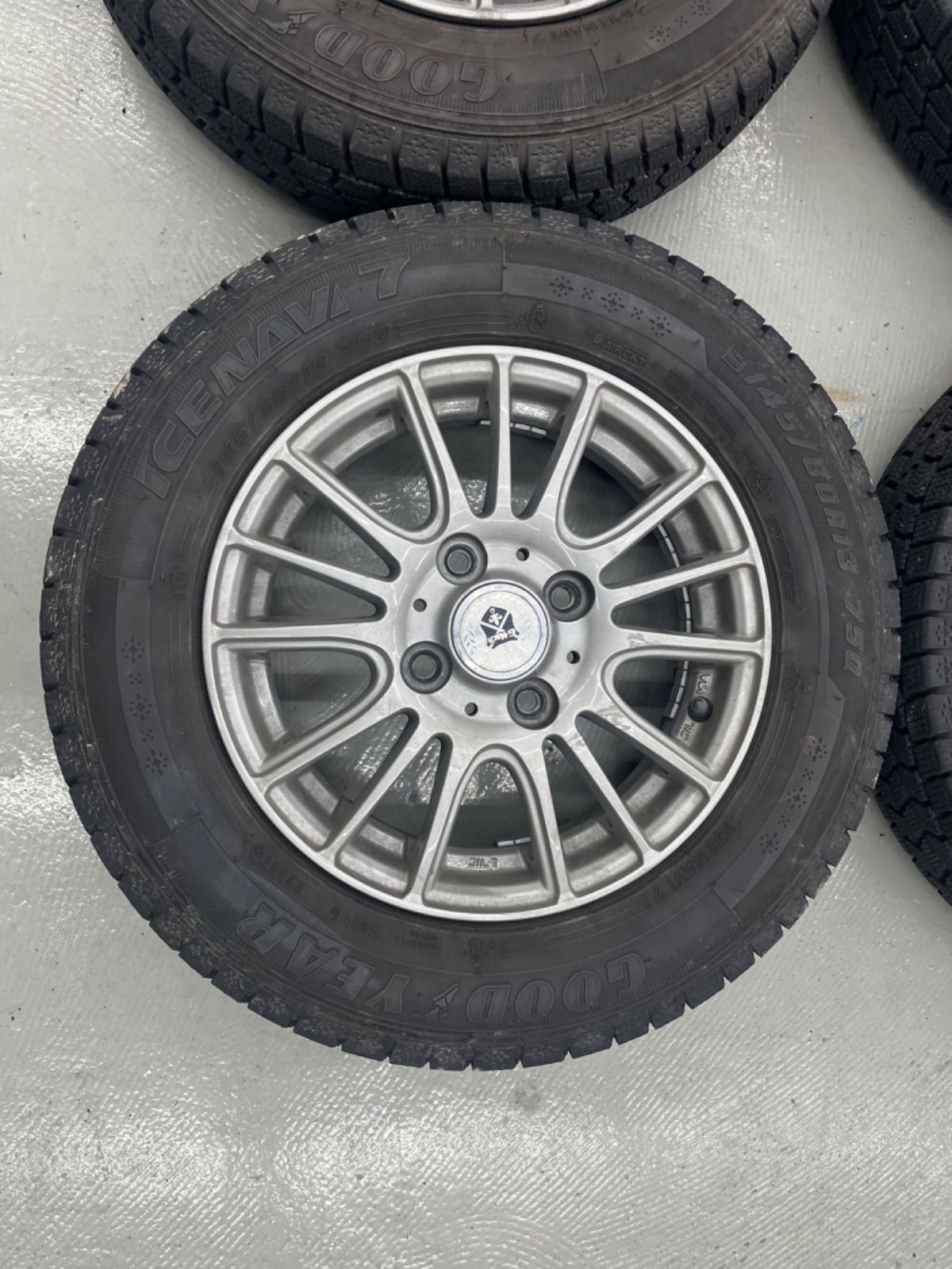 ホンダNBOXカスタムスタッドレスタイヤ145/80R13軽自動車全般