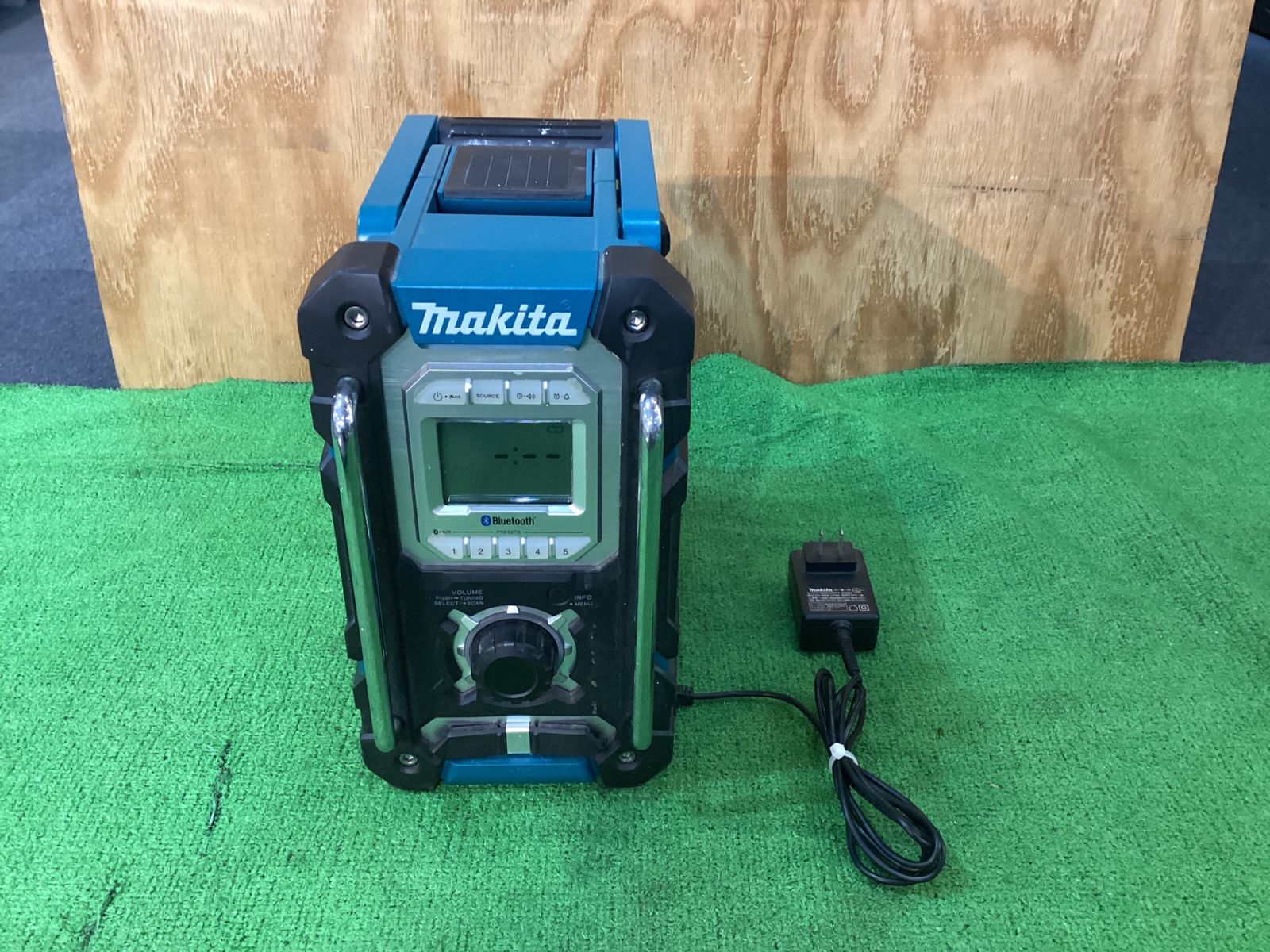 マキタ MR108 充電式ラジオ ACアダプタ付属 現状品 サ-6