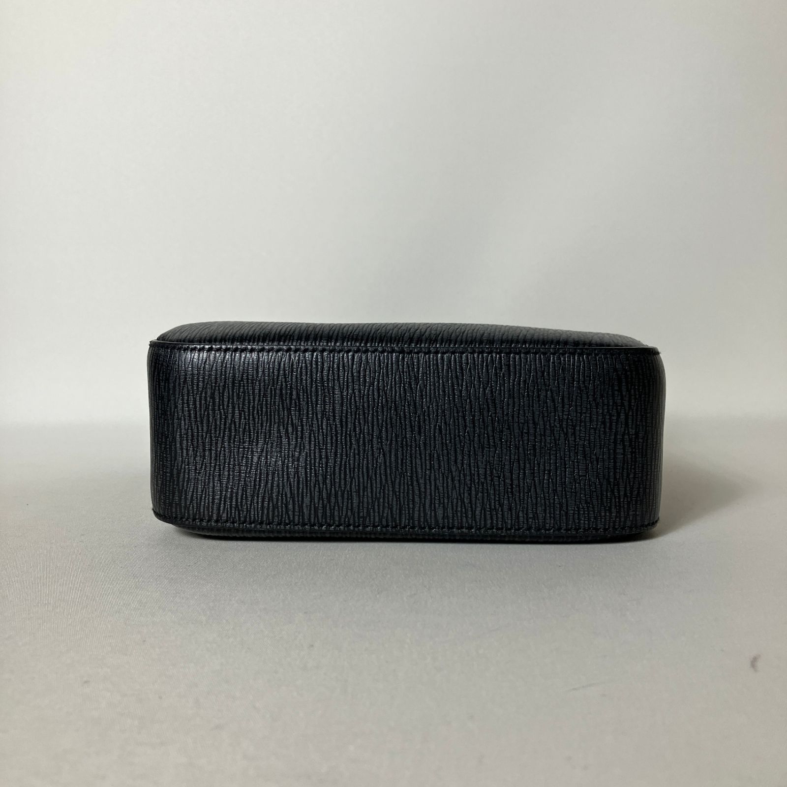 ｜フェラガモ ショルダーバッグ