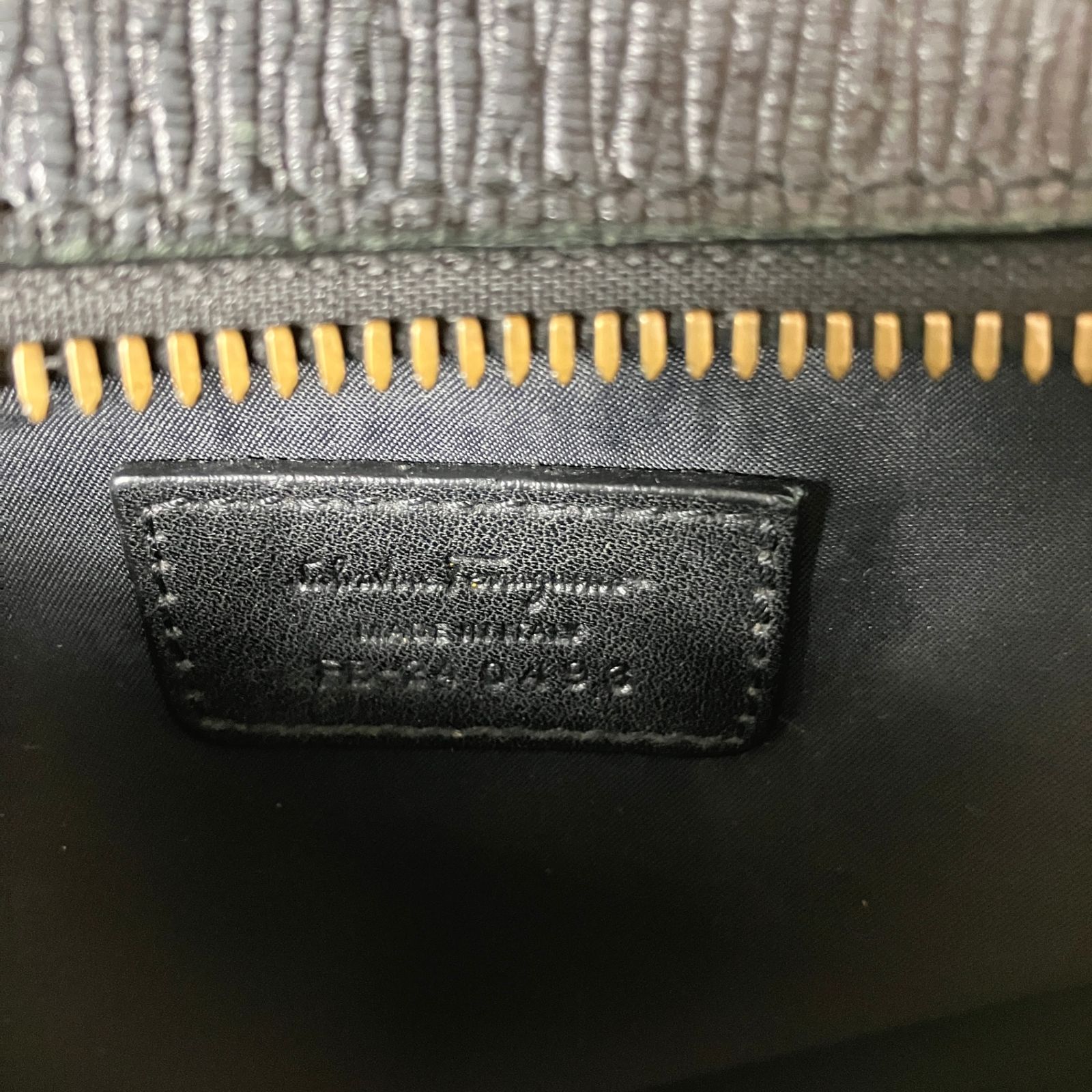 ｜フェラガモ ショルダーバッグ