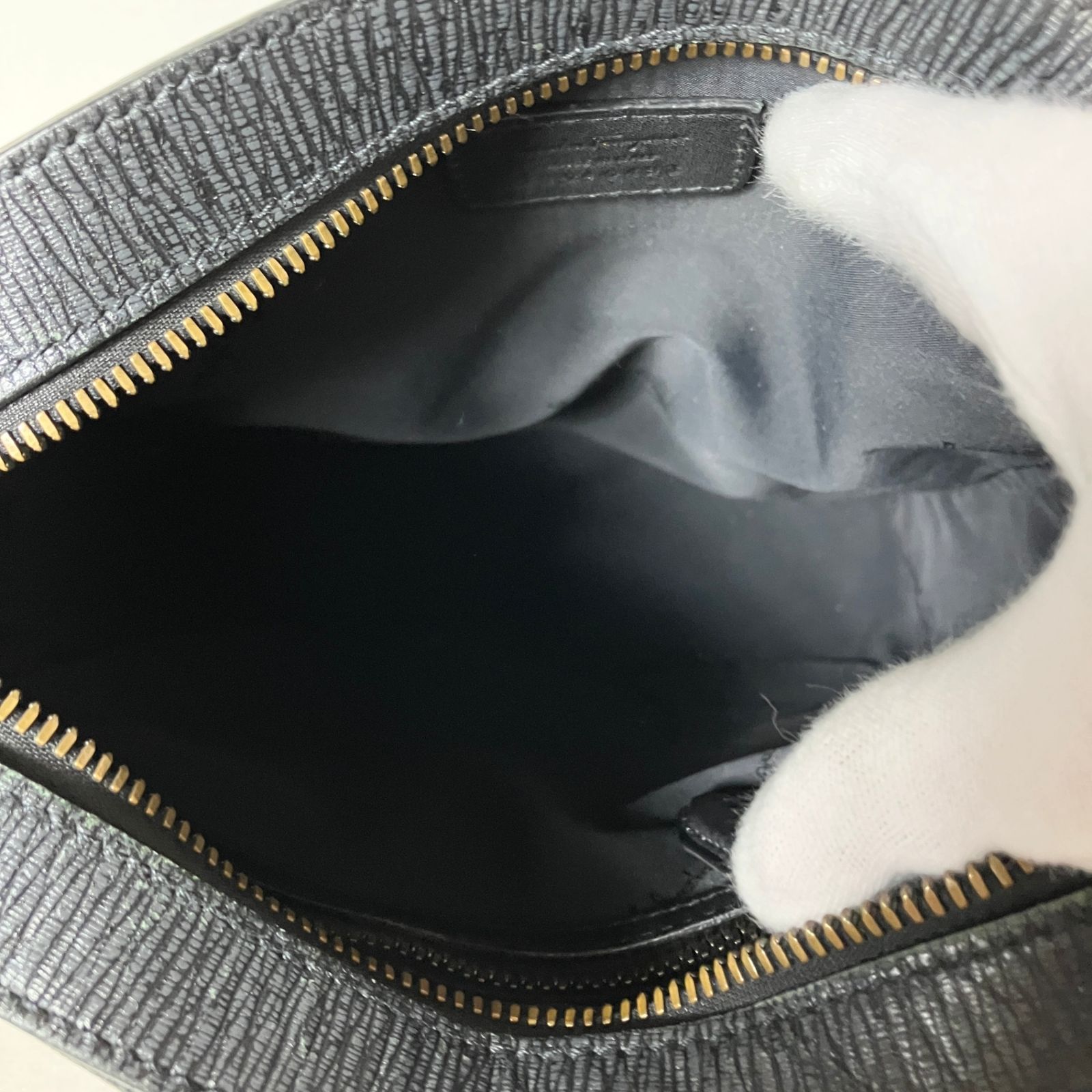 2508-358｜ ｜フェラガモ ショルダーバッグ レザー ブラック KARIMZIABAT_FR