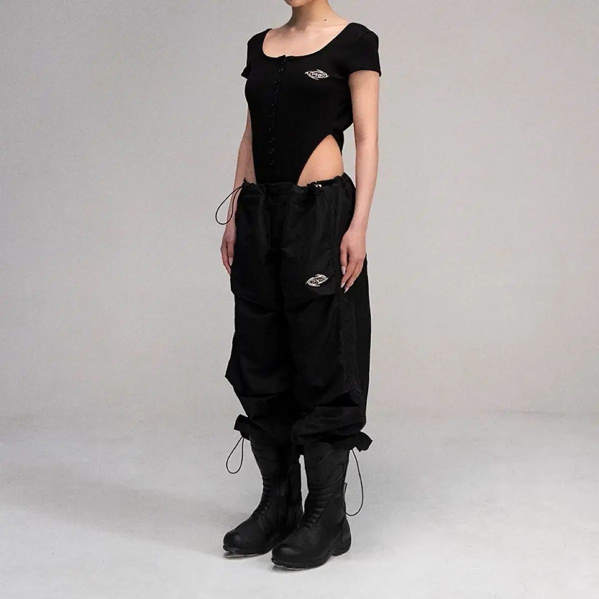 新 プリーズノーフォロー ビビ ナイロン エンブレム パンツ パラシュート ブラック