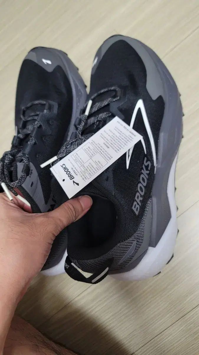 ブルックス トレイルシューズ カルデラ8 ブラック メンズ 270