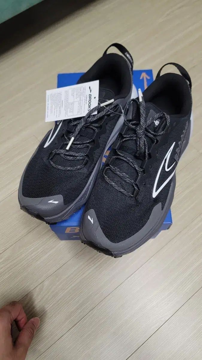 ブルックス トレイルシューズ カルデラ8 ブラック メンズ 270