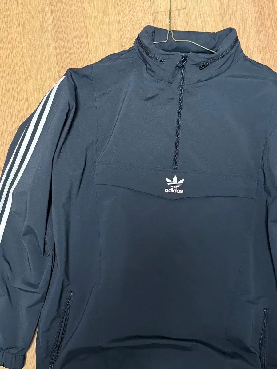 アディダス ブラック 3本線 Anorak アノラック ウィンドブレーカー 海外モデル