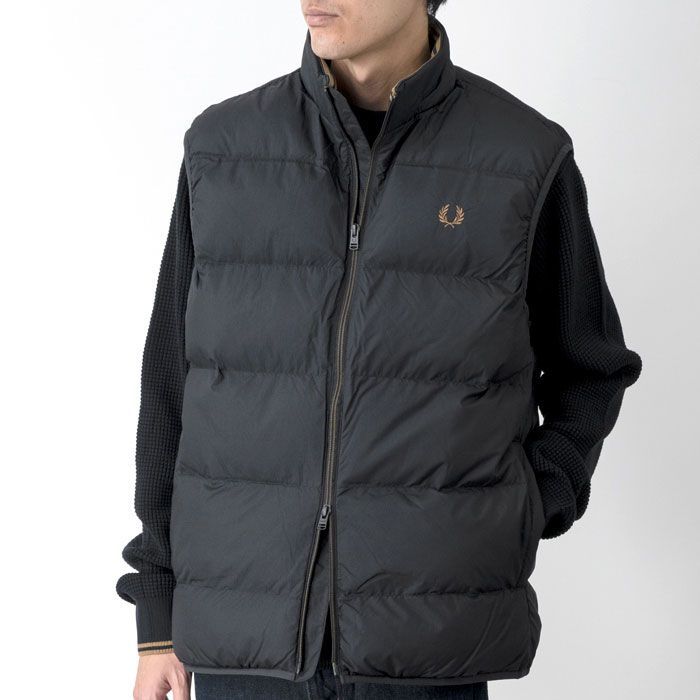 FRED PERRY(フレッドペリー)中綿ベスト INSULATED GILET J8522 - メルカリ
