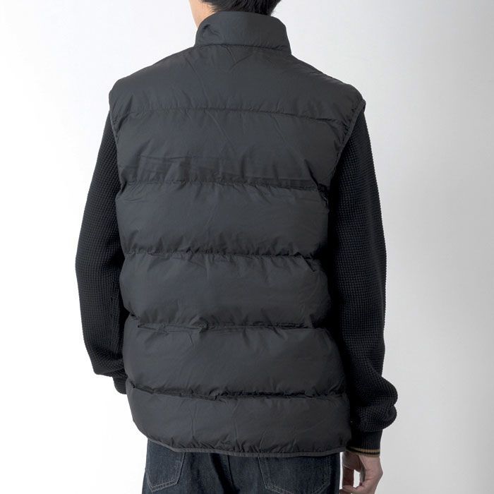 FRED PERRY(フレッドペリー)中綿ベスト INSULATED GILET J8522 - メルカリ