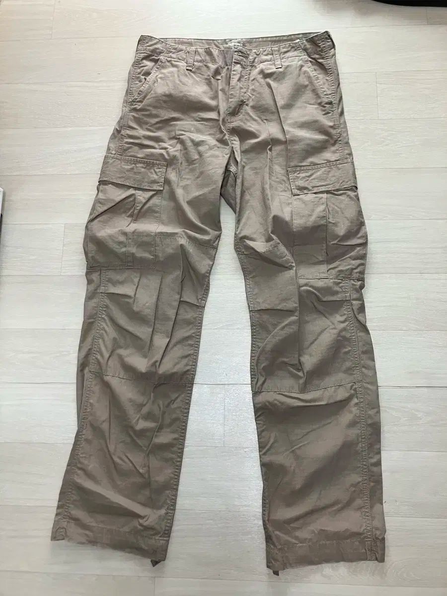 カーハート レギュラー カーゴ ベージュ