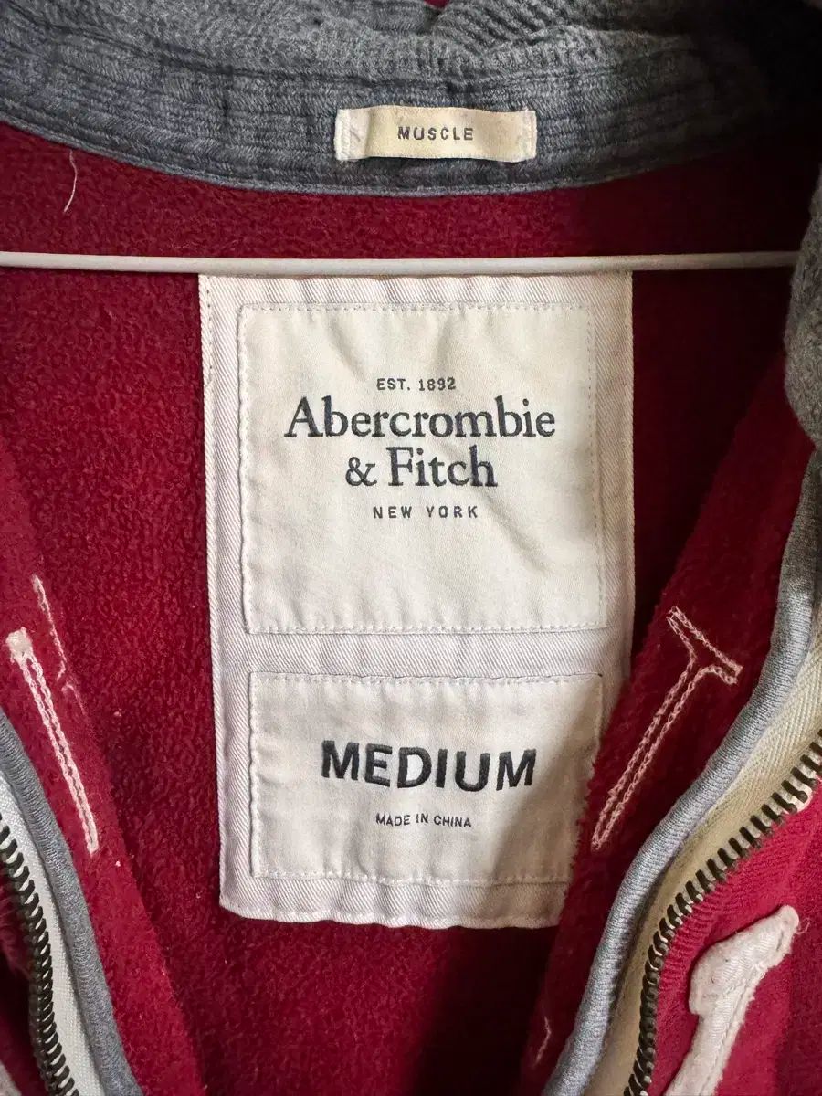 アバクロンビー バーガンディ ヴィンテージ フードジップアップ