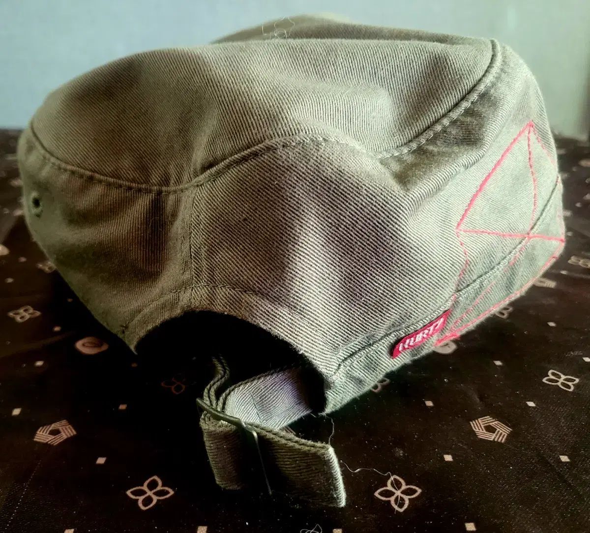 エイカーツ カーキ