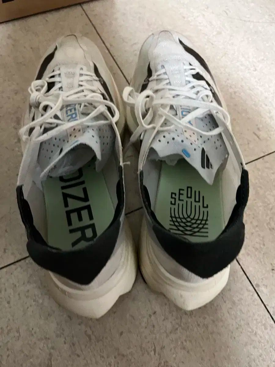 260 アディダス アディゼロ プロ3