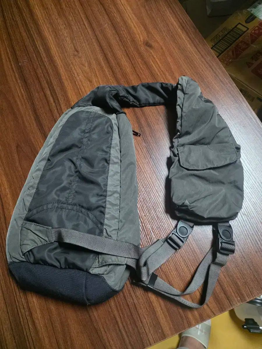 STONE ISLAND ストーンアイランド クロス スリングバック