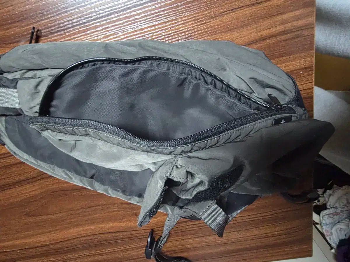 クロス スリングバック