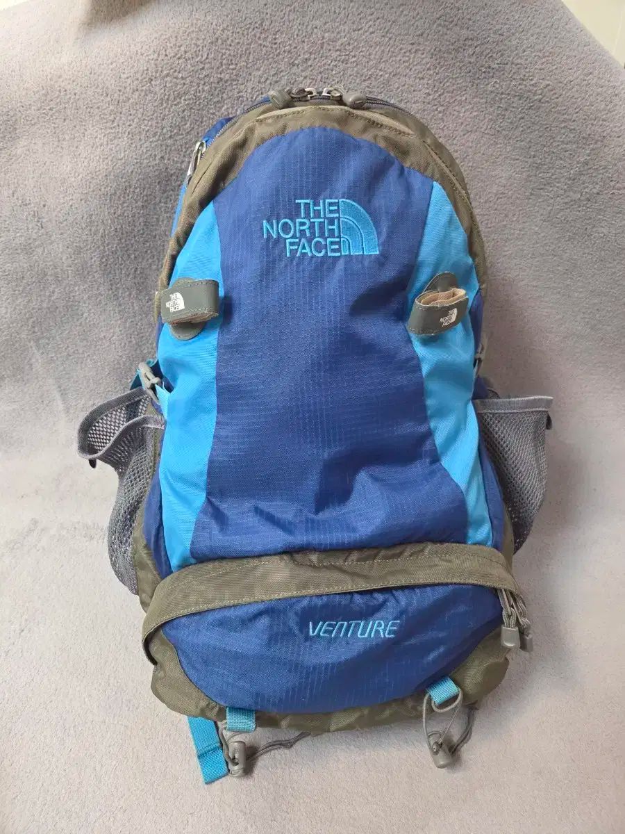 30リットル THE NORTH FACE アウトドア ベンチャー 登山リュック