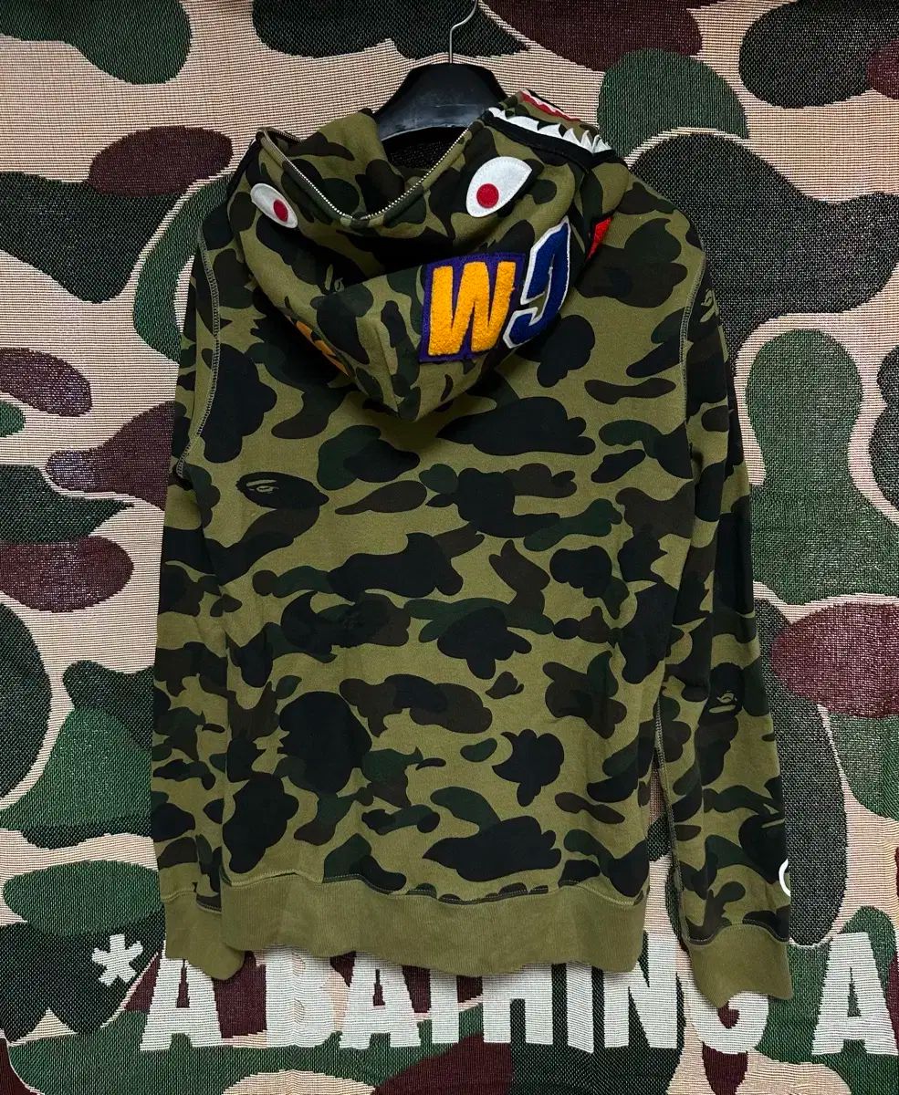 ジップアップ 迷彩柄