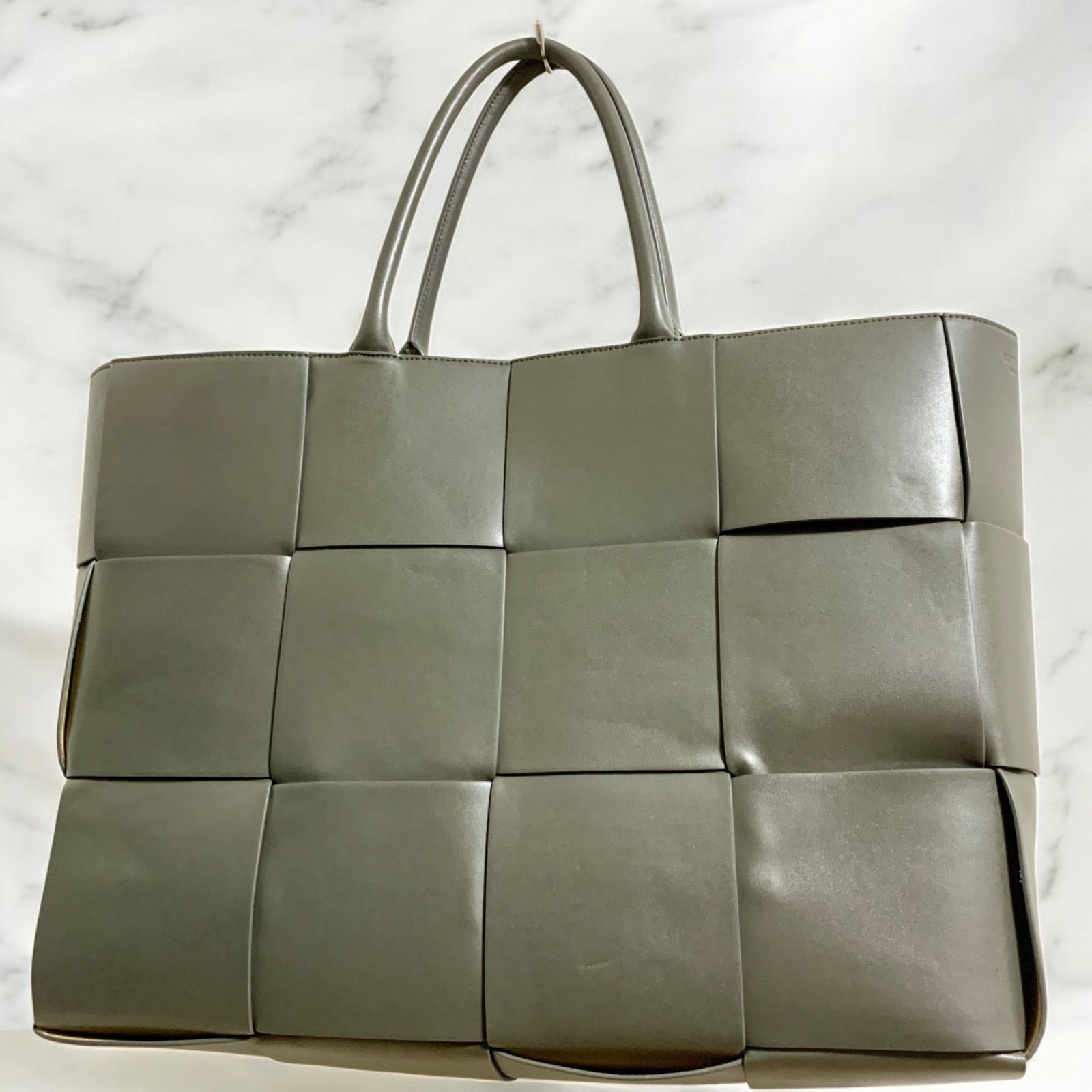 BOTTEGA VENETA ボッテガヴェネタ マキシイントレチャート ラージ