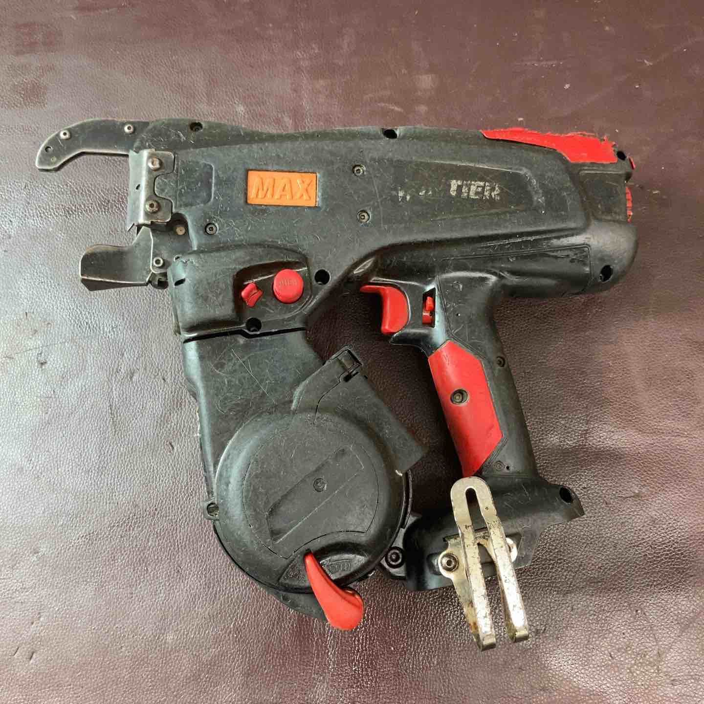 品 マックス MAX 鉄筋結束機 ツインタイア RB-440T-B2C 1450A バッテリー14.4V4.0Ah2個 リバータイア 東大和店