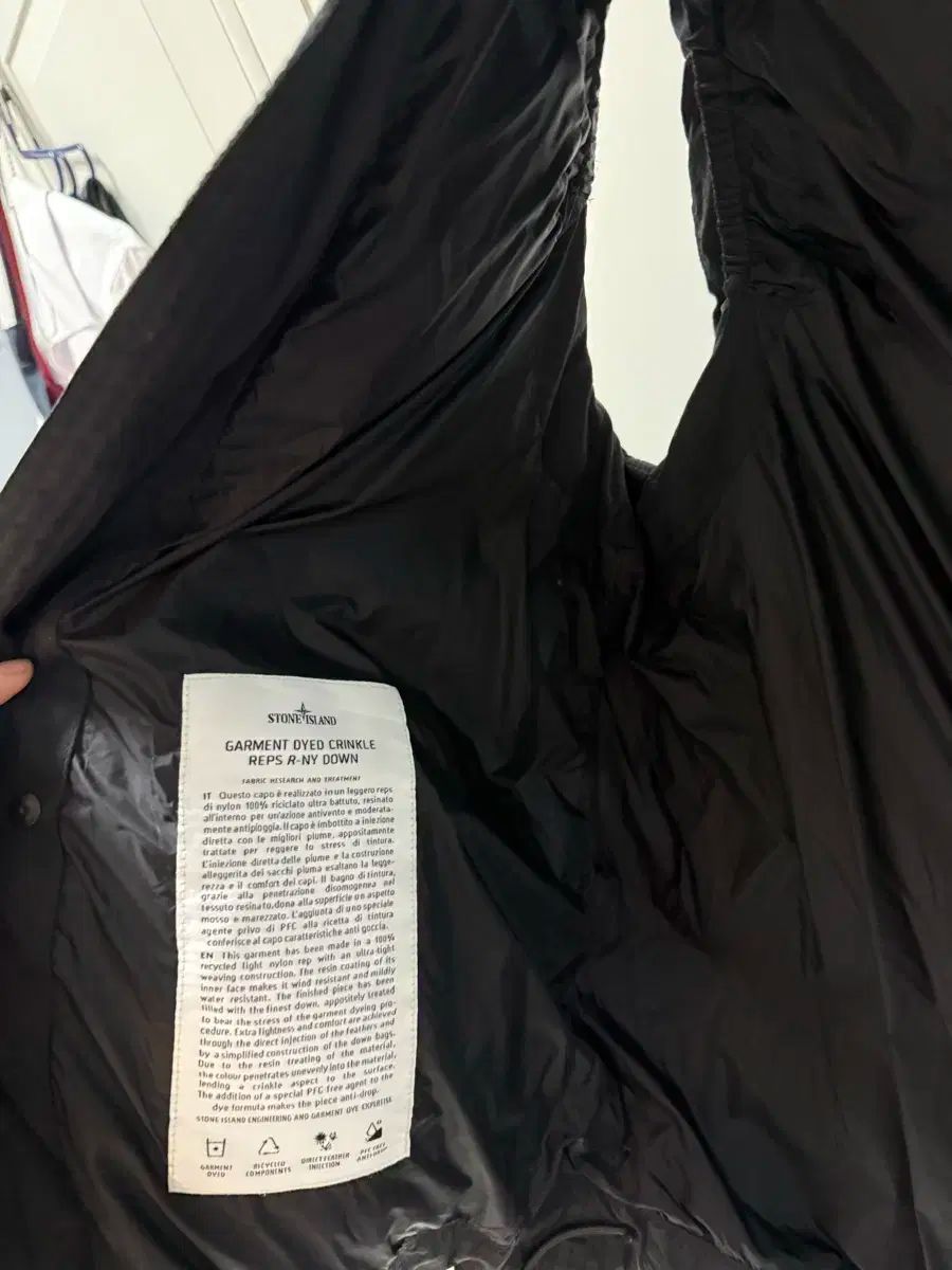ストーンアイランド クリンクルレップス ブラック ダウンベスト KARIMZIABAT_FR