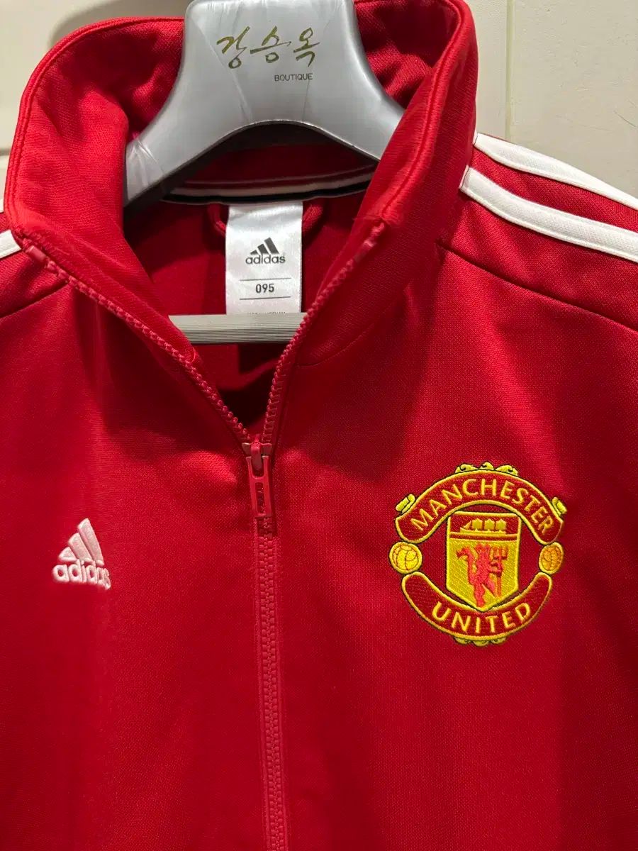 アディダス MANCHESTER UNITED FC トラックジャージ