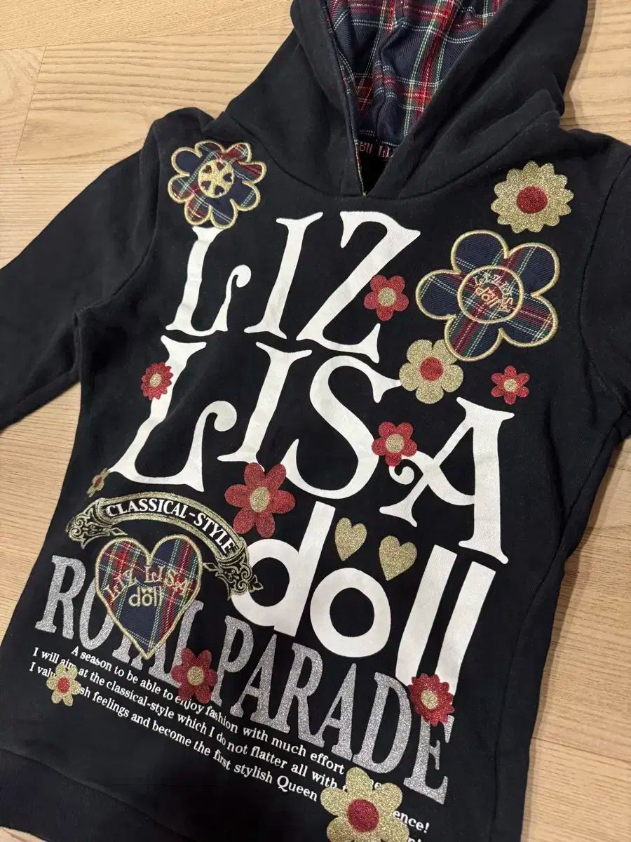 リズリサドール ブラック フーディー