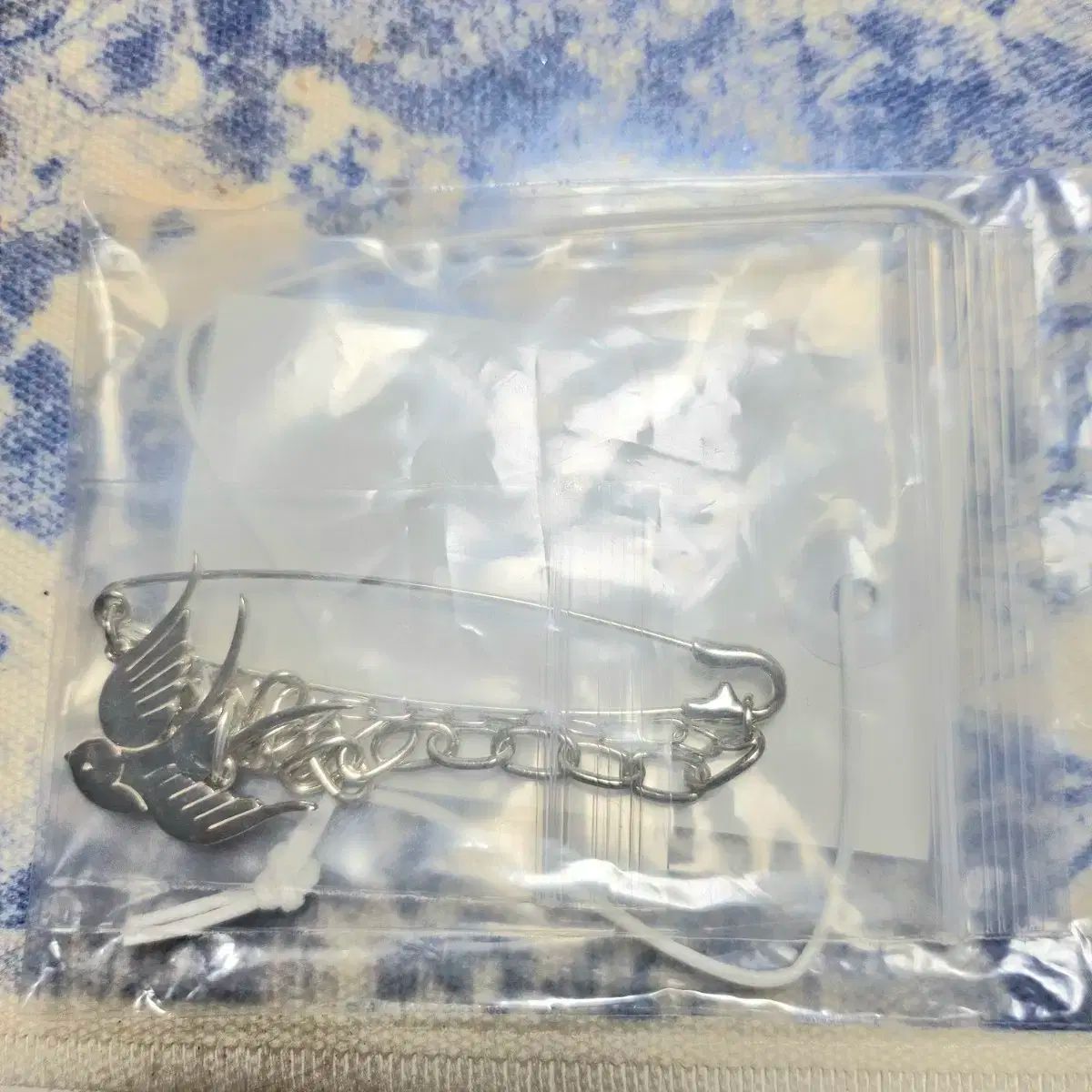 ネペンテス ブローチ RHODOLIRION ツバメ チェーン