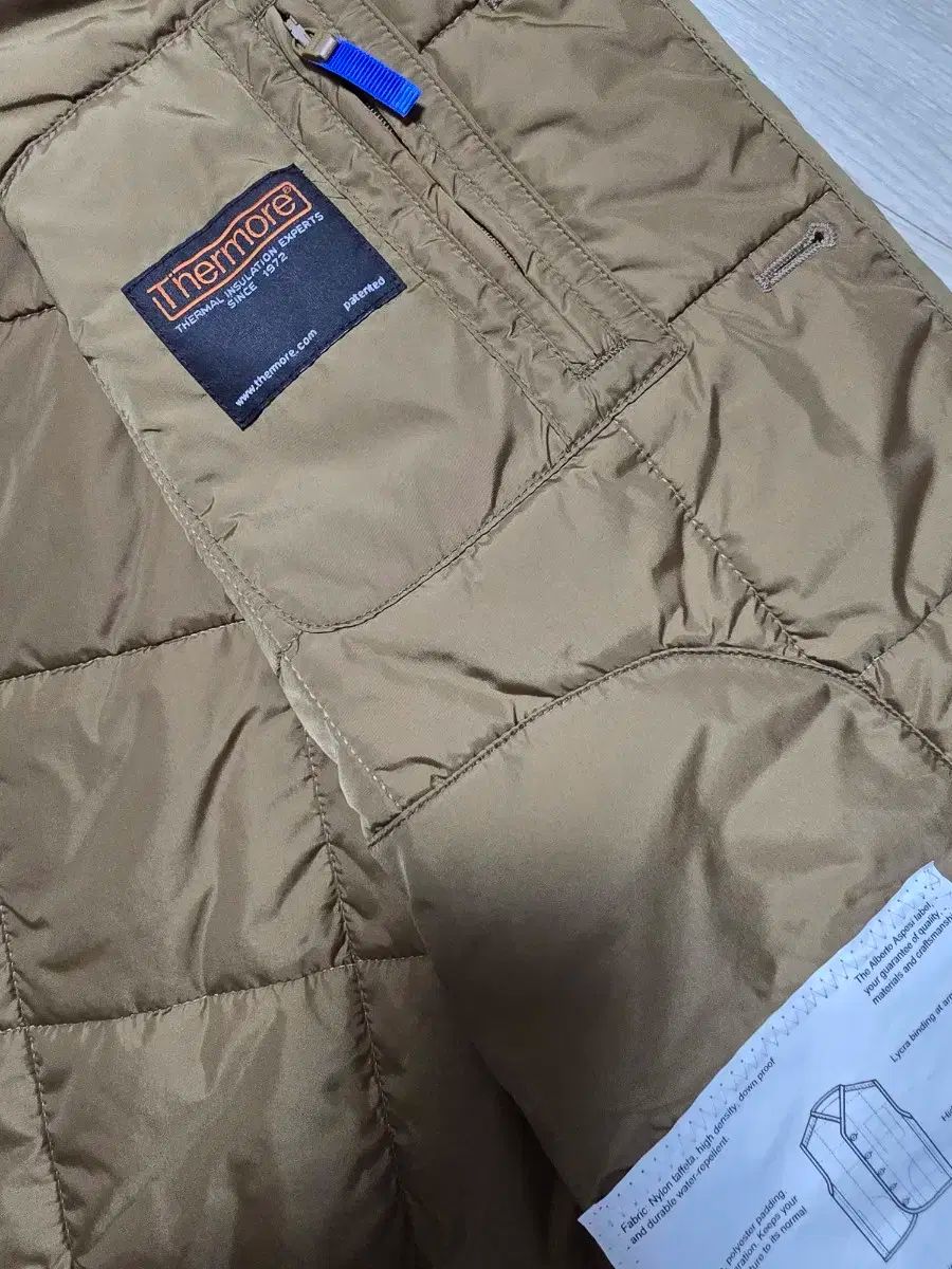 ASPESIアスペジ】 ベージュ フード付きダウンベスト(サーモア) Mサイズ