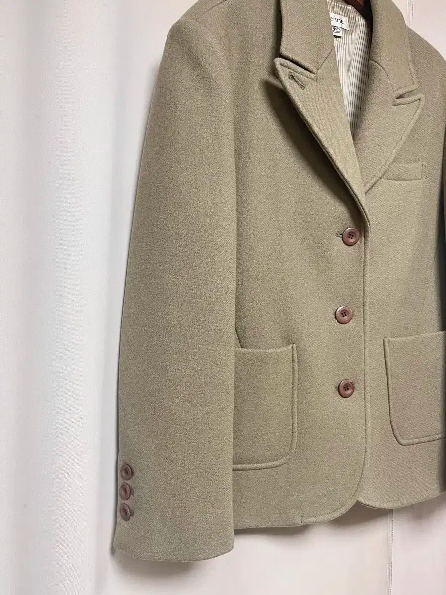 オリーブカーキ