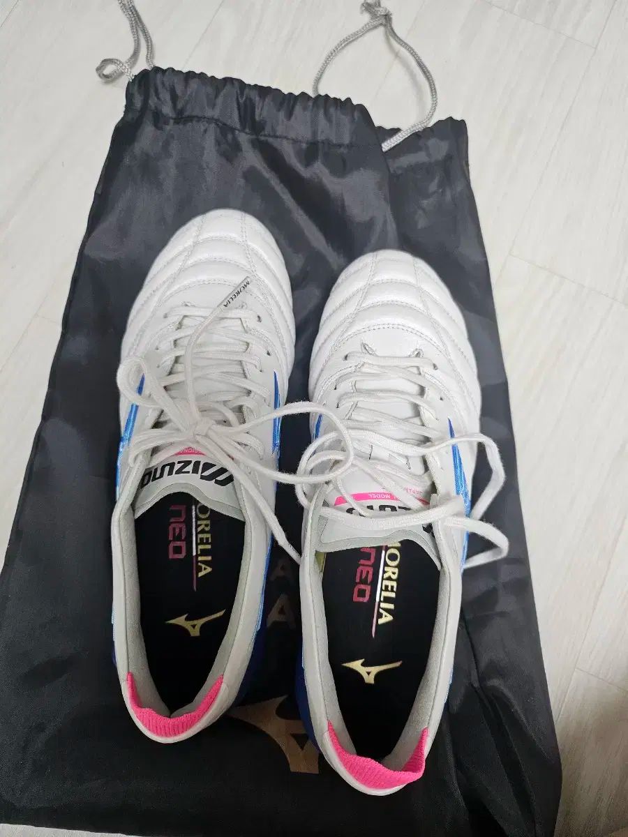 ミズノ モレリア NEO 4 ジャパン 235 サッカーシューズ