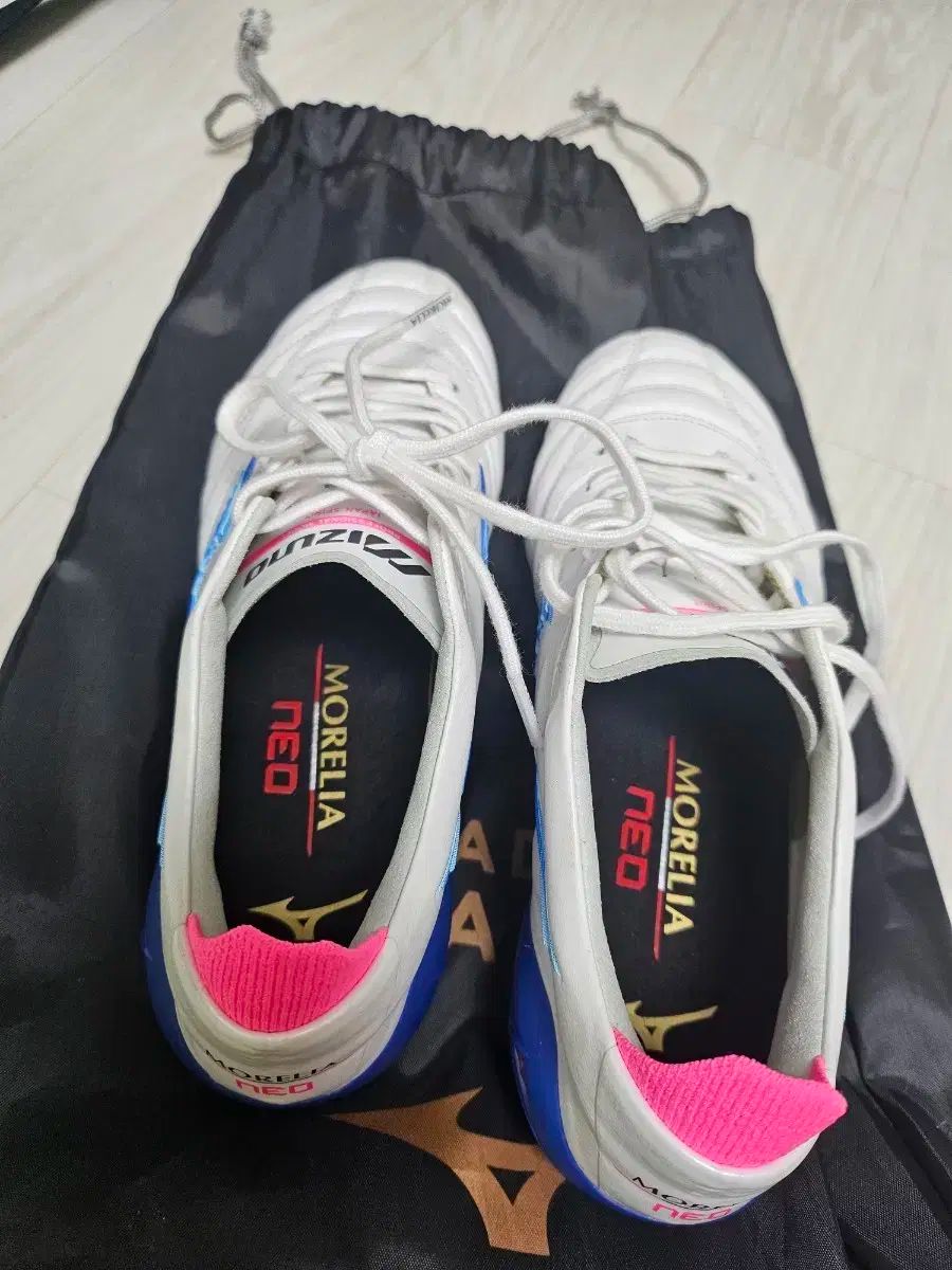 ミズノ モレリア NEO 4 ジャパン 235 サッカーシューズ