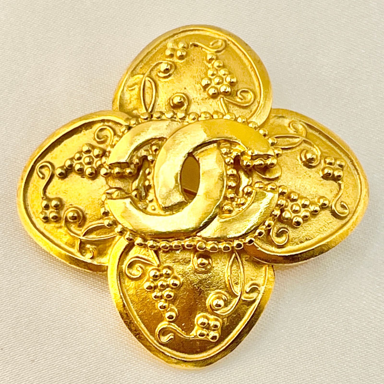 シャネル ヴィンテージ ブローチ ココマーク クローバー アラベスク 葡萄