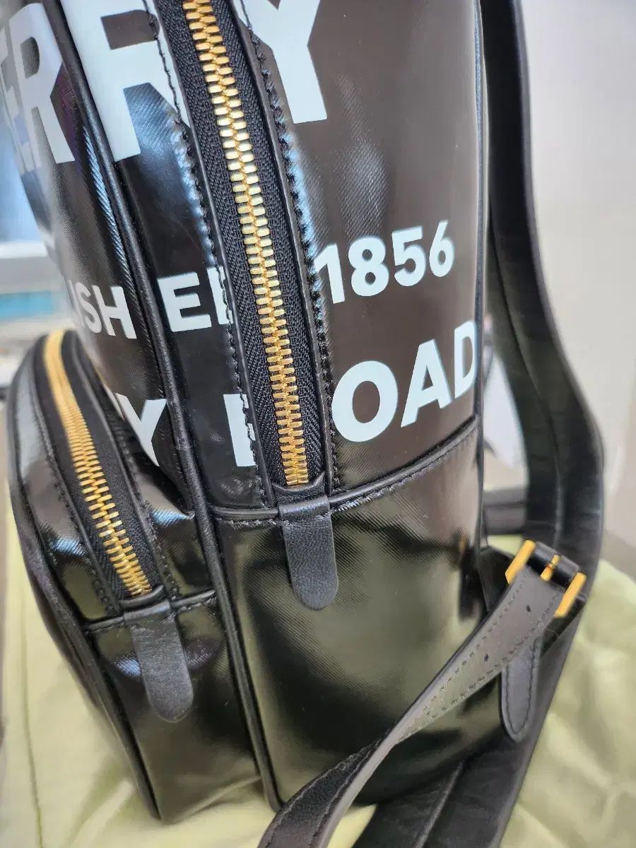 バーバリー ホースペリー