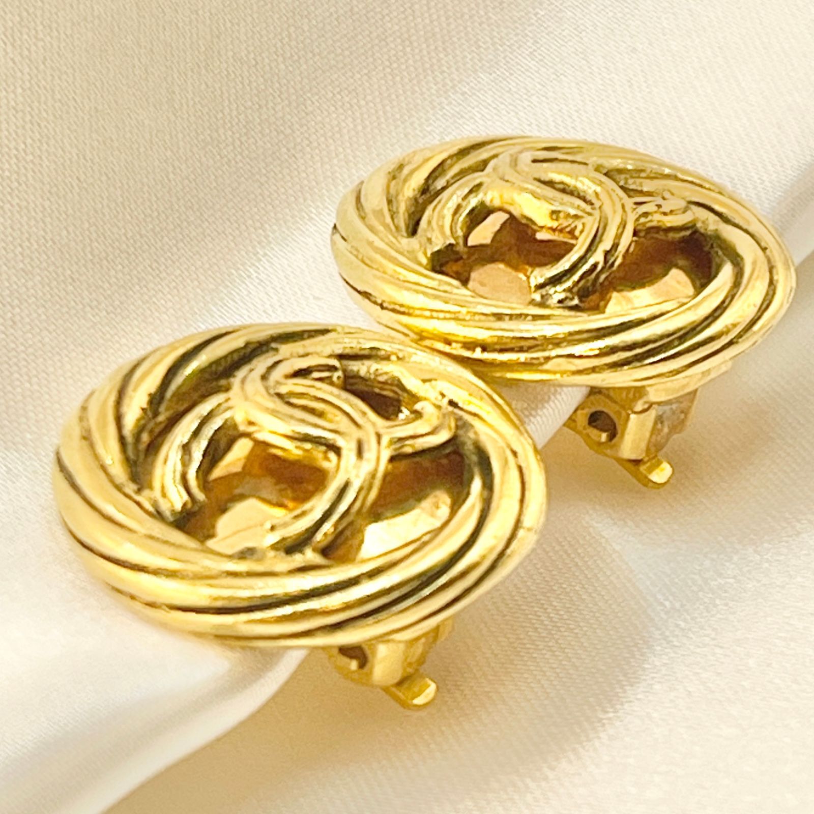 シャネル ヴィンテージ イヤリング ココマーク ラウンド型 ロープ 小ぶり