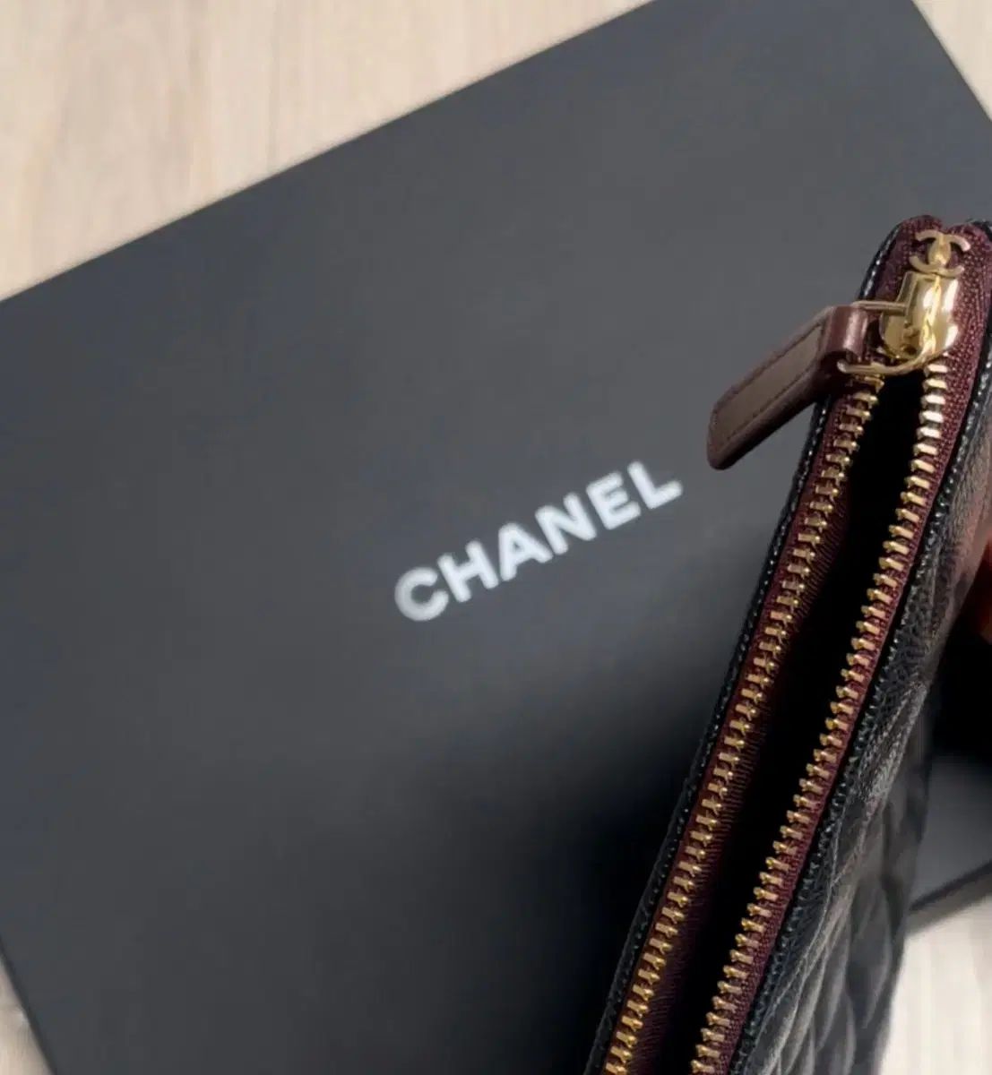 シャネル Classic ニューミディアム クラッチバッグ キャビア ブラック ゴールド DECORATOM_COM_BR
