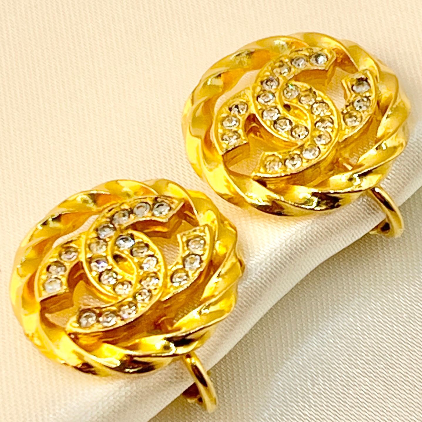 シャネル ヴィンテージ イヤリング ココマーク サークルツイスト 小ぶり