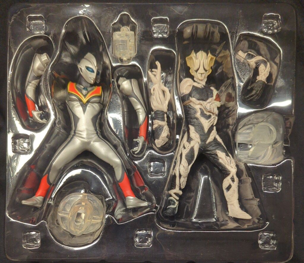 バンダイ ルミナス ウルトラマン ウルトラマンティガ イーヴィルティガ キリエロイド
