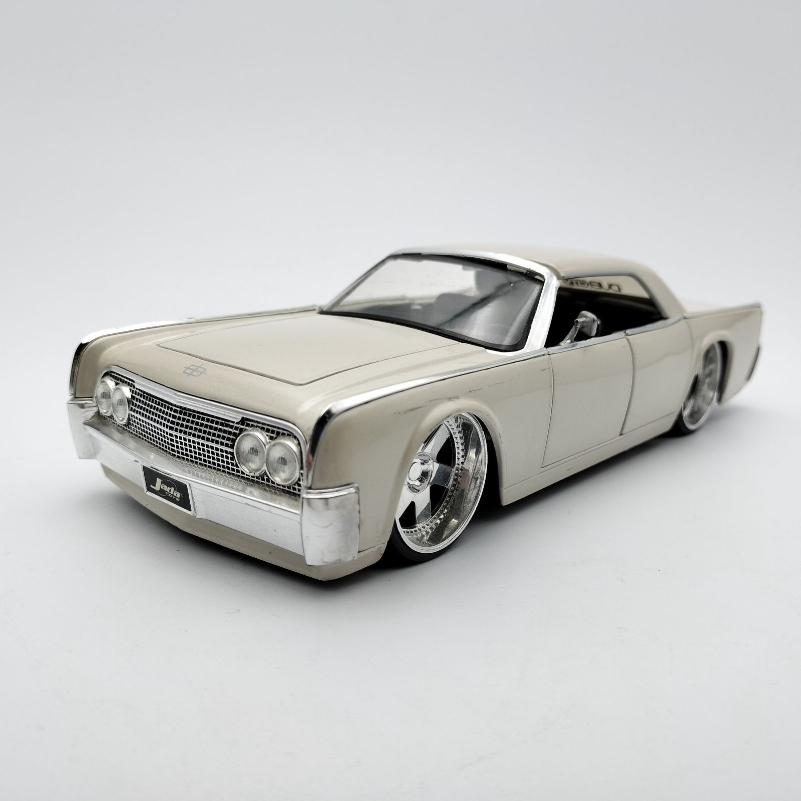 Jada ミニカー　ダイキャストカー リンカーンコンチネンタル1963 1/24 Jada Toys】1963 Lincoln Continental 1/24 リンカーン コンチネンタル