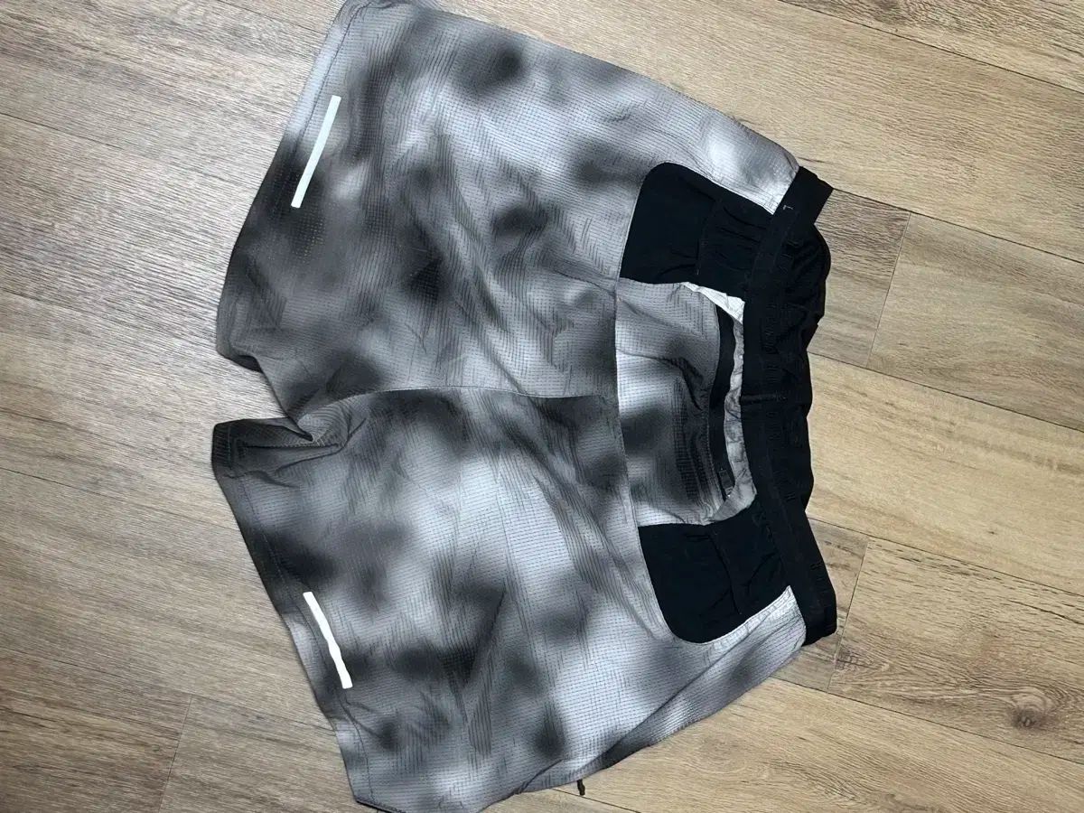 ナイキ ランニング ディヴィジョン ハーフパンツ ブラック グレー M