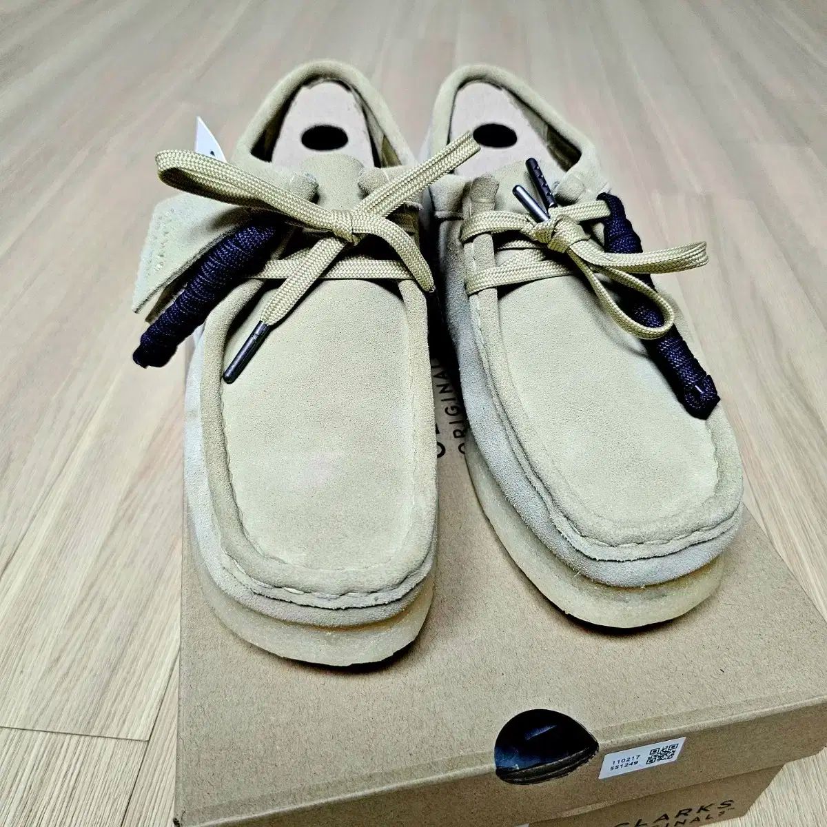  240 W Clarks ワラビー メイプル スウェード 261-55545 フラットシューズ バレエシューズ パンプス