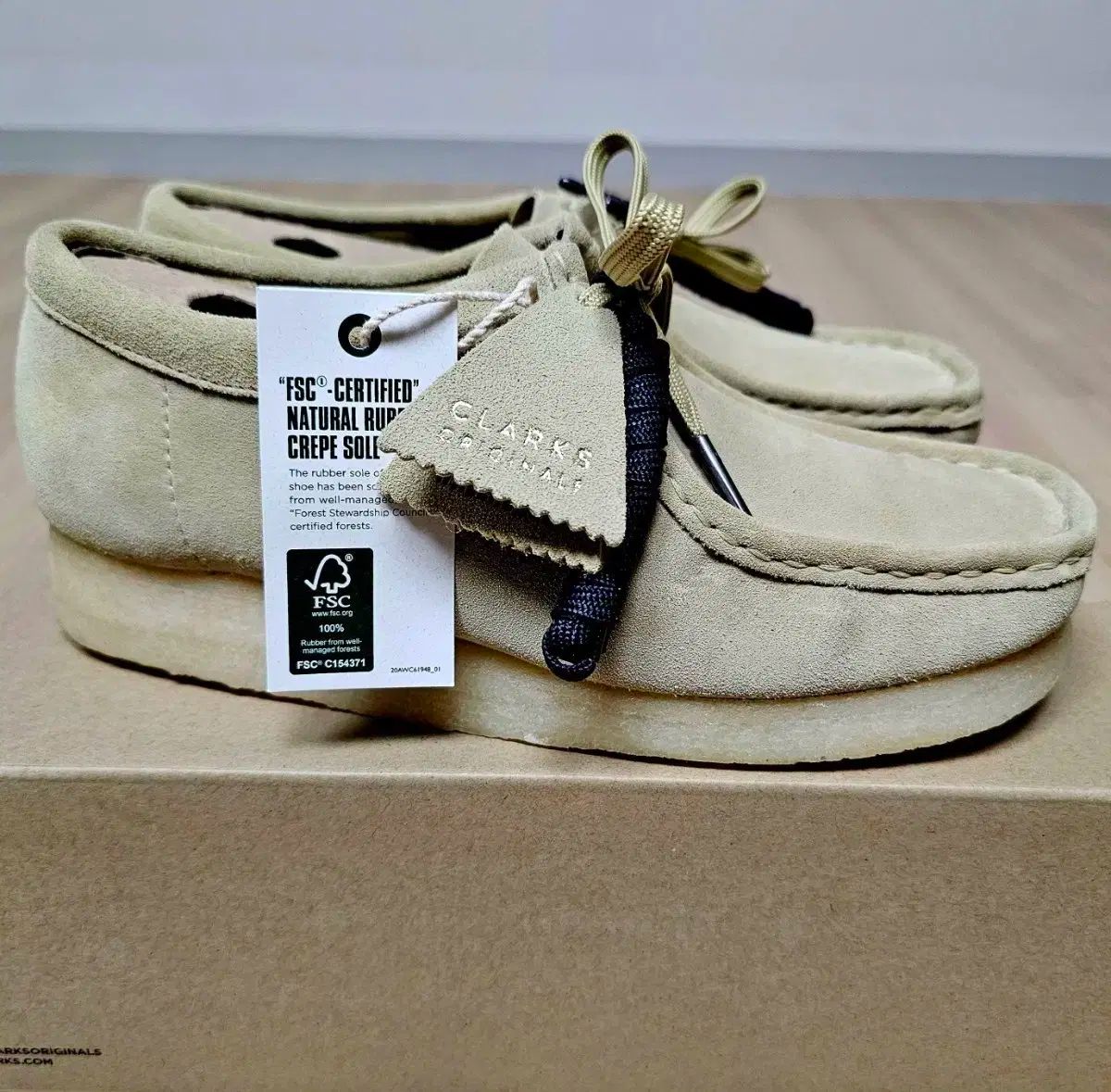 240 W Clarks ワラビー メイプル スウェード 261-55545