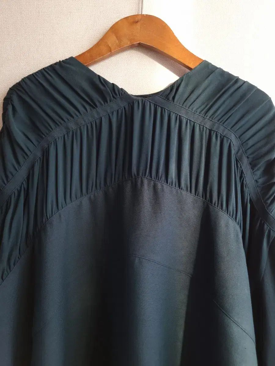 ダークグリーン