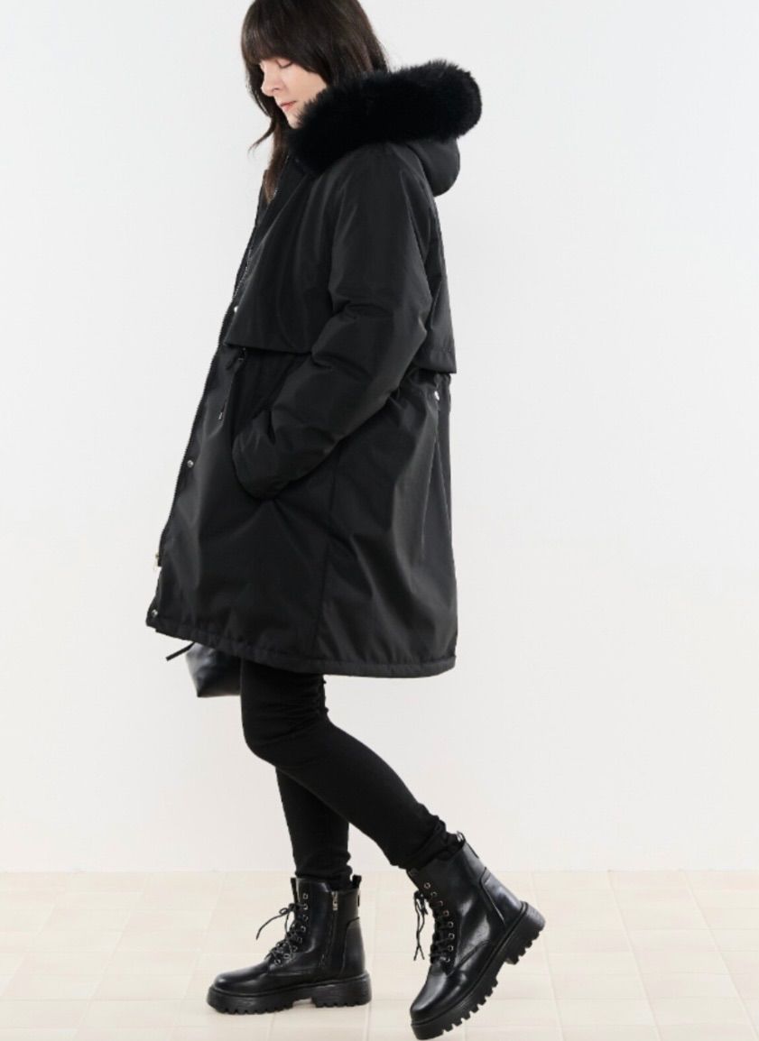 フェイクファー付きミドルコート