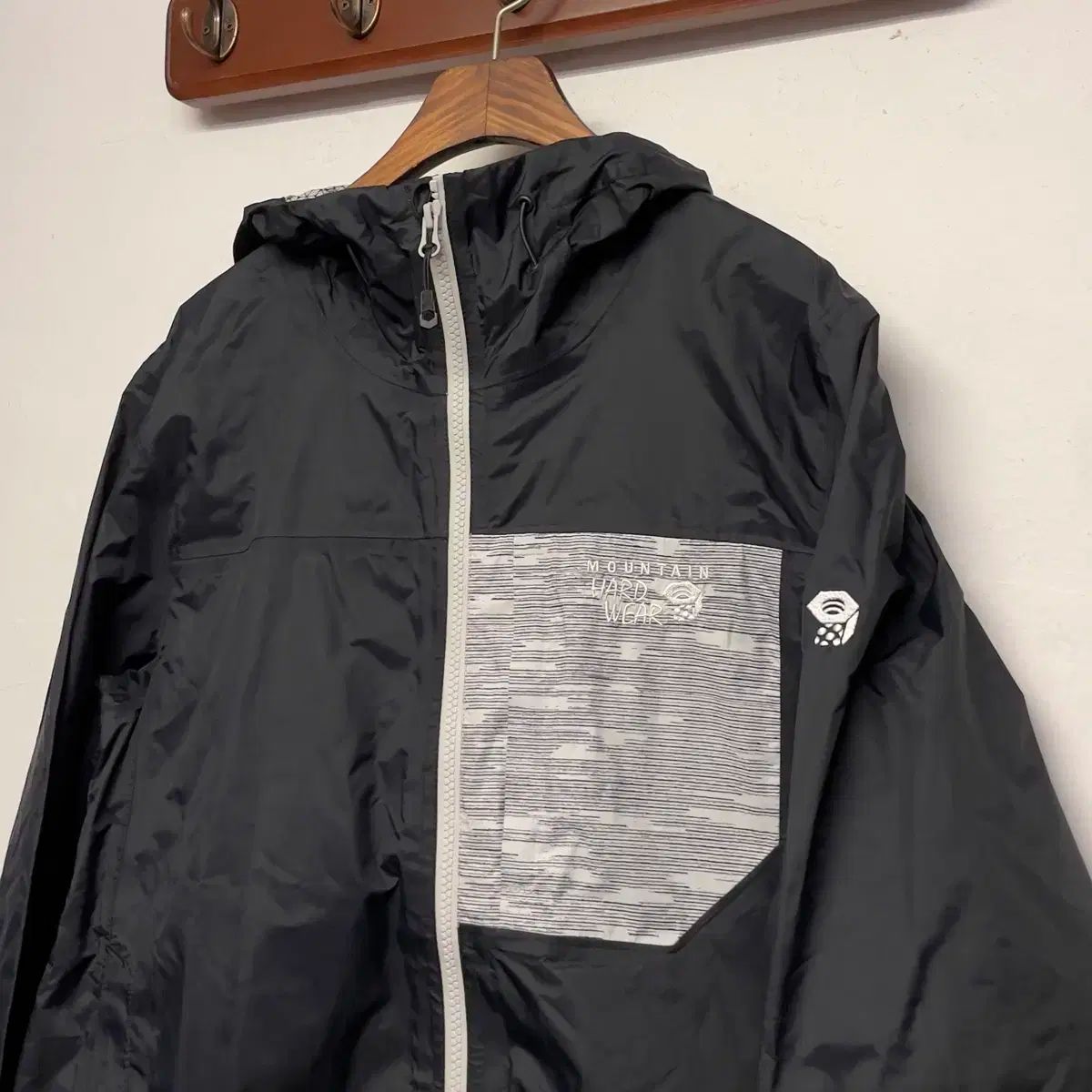 マウンテン HARDWEAR ドライ Q ブラック ウィンドブレーカー ジャケット