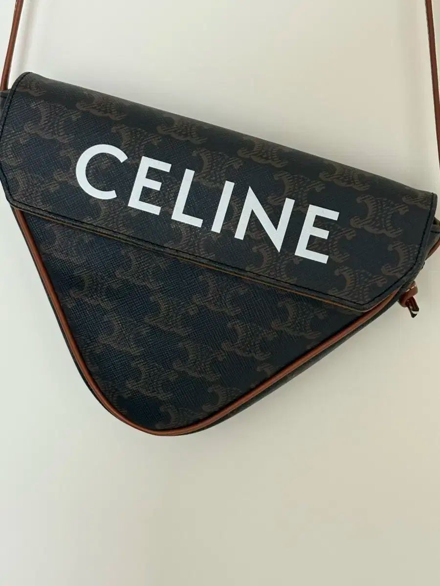 Celine セリーヌ トライアングル スモール