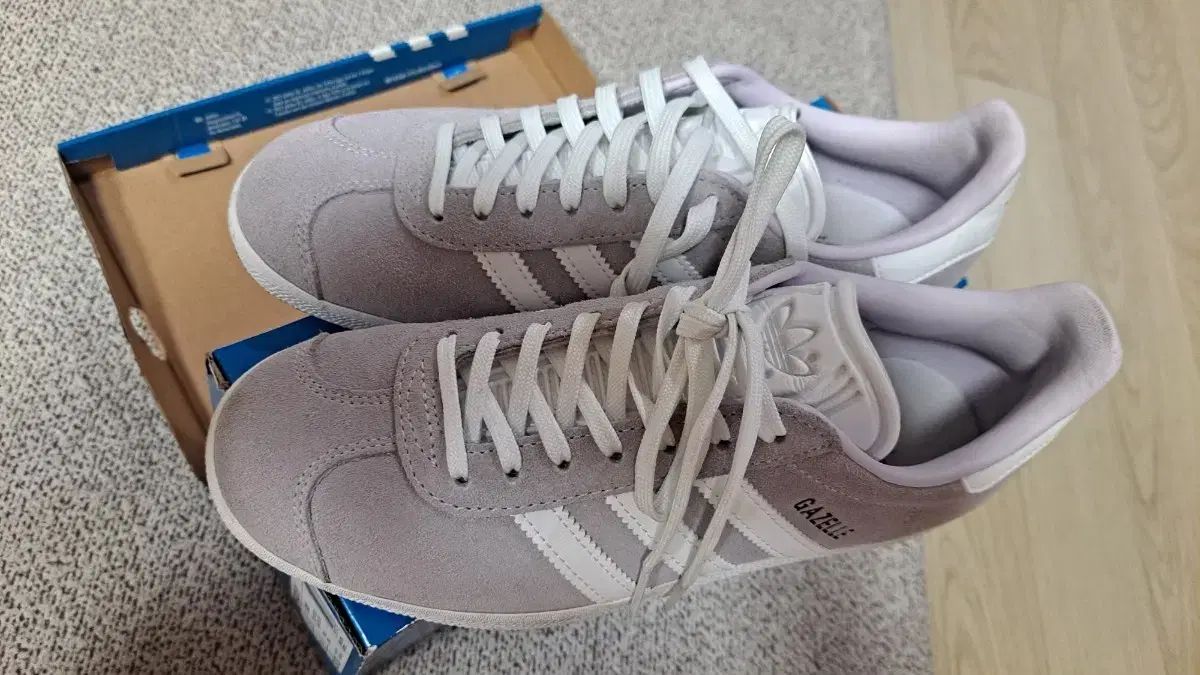 アディダス ガゼル ラベンダー 235